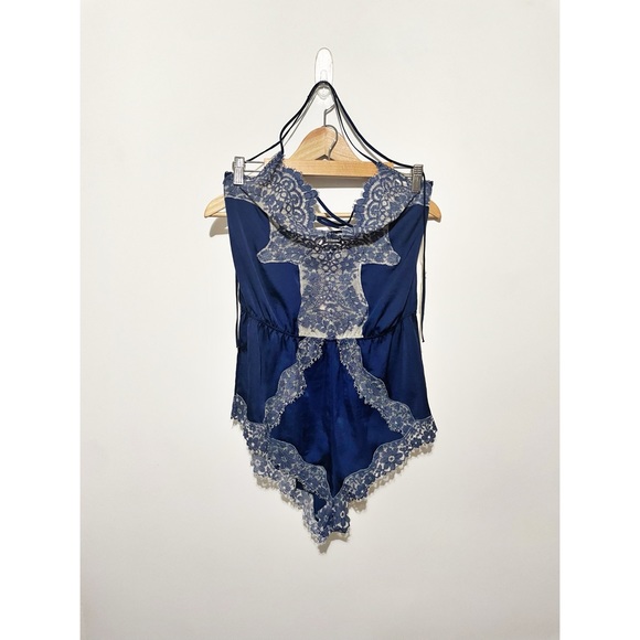 NWT VICTORIAS SECRET Navy Lace One Piece Romper L - Picture 3 of 9